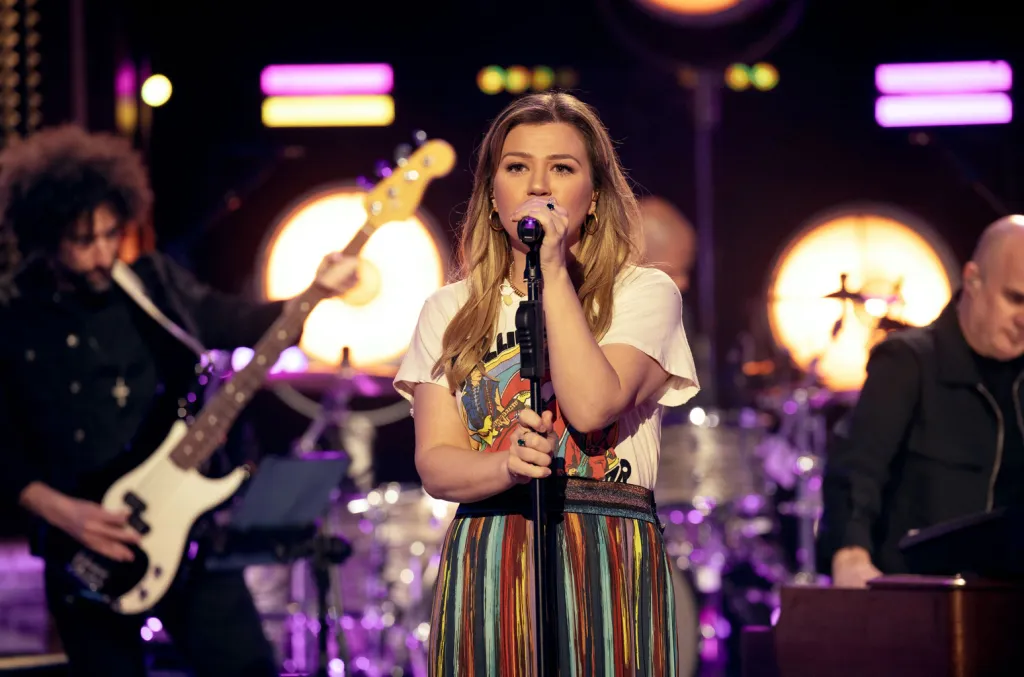 "Kelly Clarkson's Prediabetic Diagnosis Sparks Weight Loss Revelation"