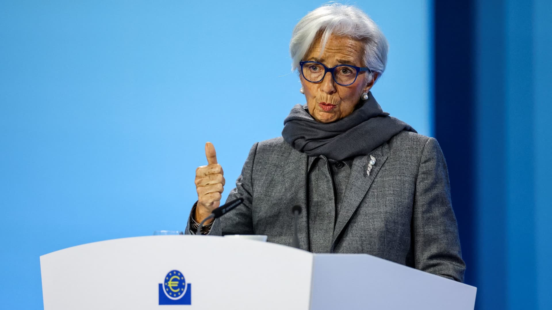 Central Banks' Divergent Views on Rate Cuts and Market Risks