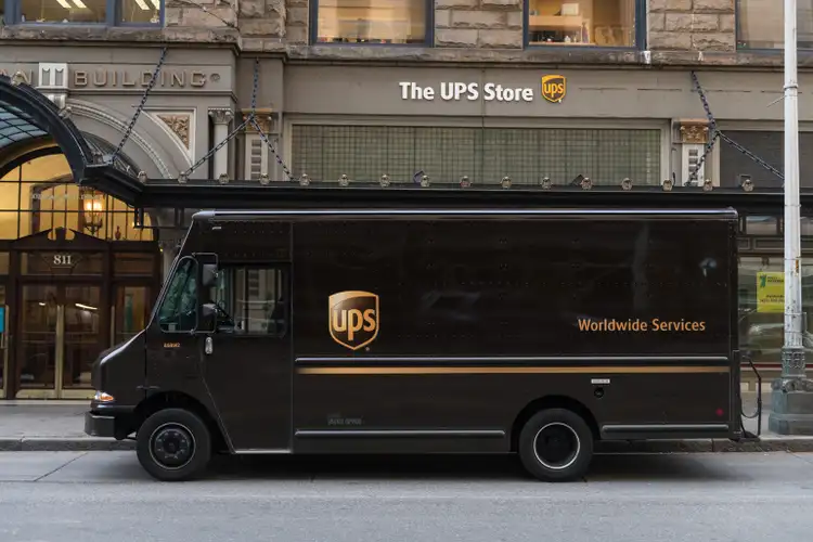 UPS Shares Drop Amid Economic Uncertainty and Lack of Guidance