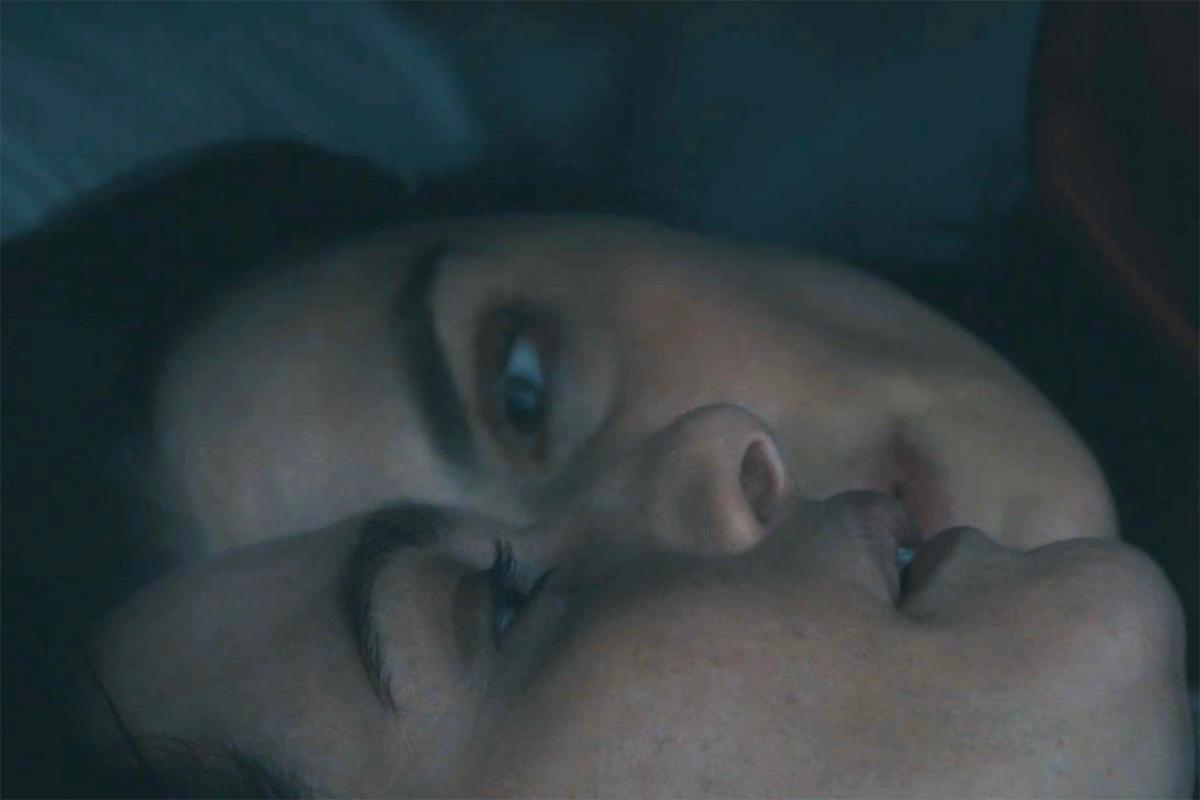 Featured image for Double the Rachel Weisz, Double the Dysfunction: A Review of 'Dead Ringers'