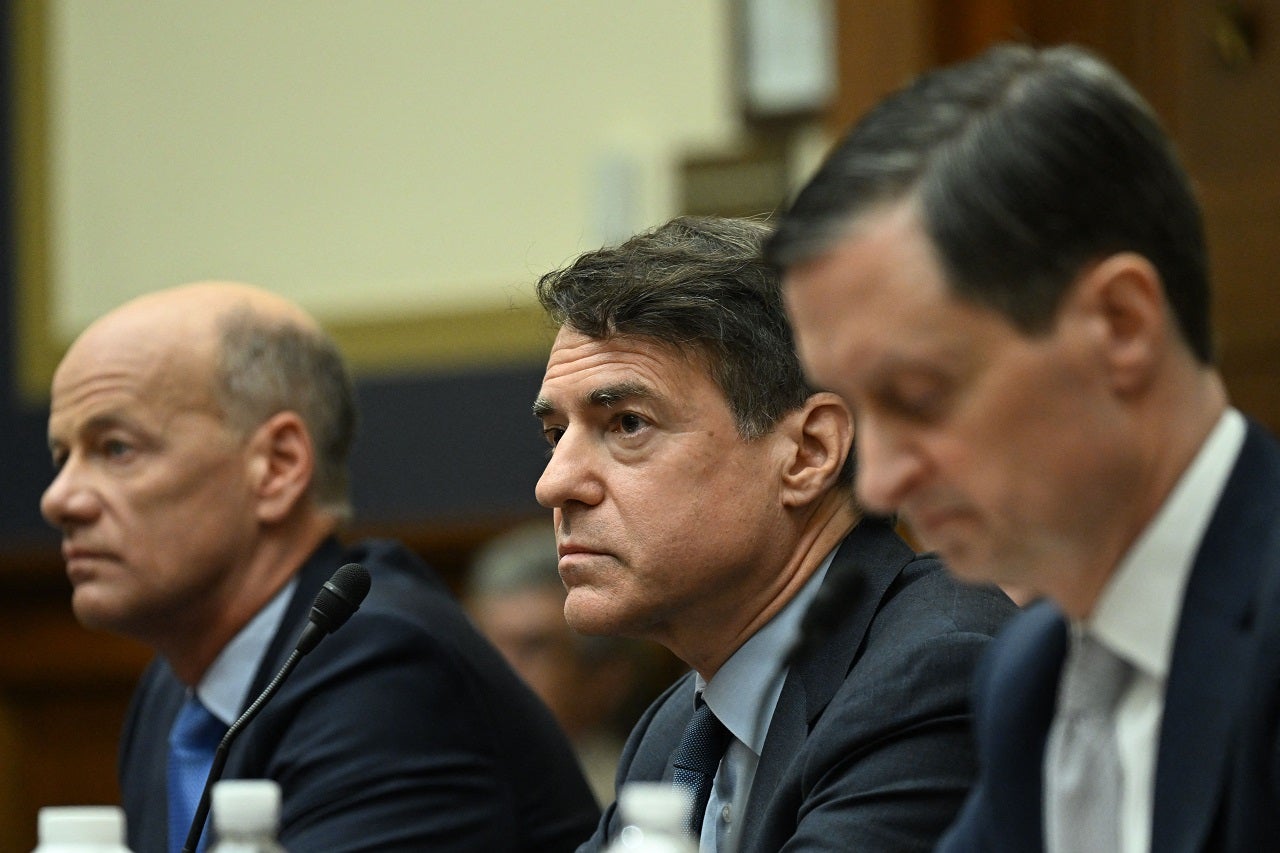 Featured image for Bank Executives Blame Social Media for Fueling Runs and Collapse.