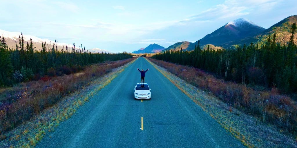 YouTuber's Risky Tesla Journey Through Alaska's Dead Zone