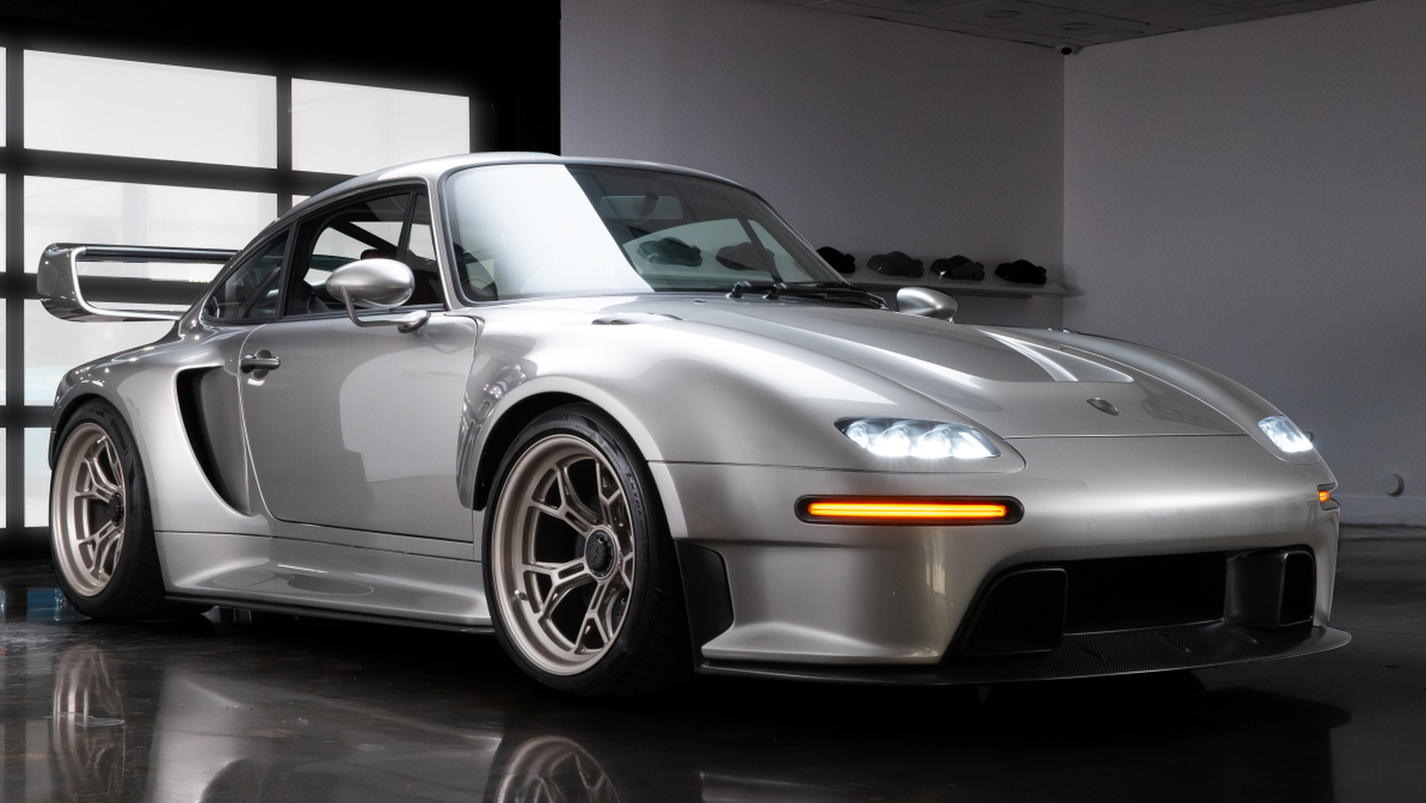 Featured image for Gunther Werks Unveils the 1,000-HP Slantnose Porsche 911