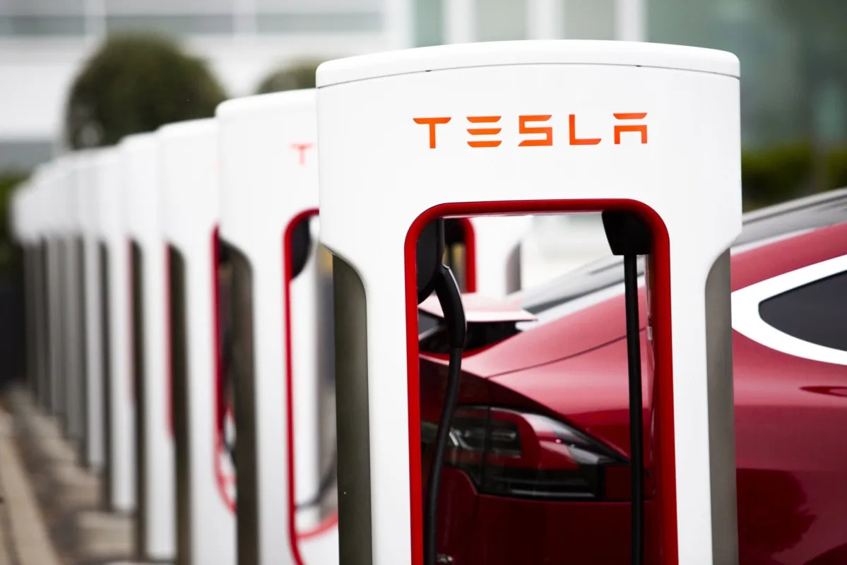 "Wells Fargo Downgrades Tesla, Predicts 30% Drop in Electric Vehicle Stock"