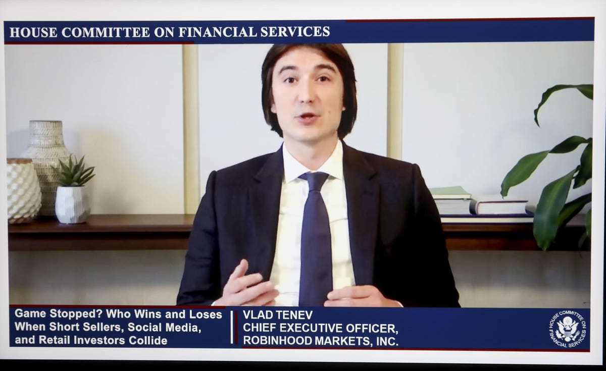 Featured image for Robinhood Users Struggle to Cash in on Winning Bets Against Silicon Valley Bank