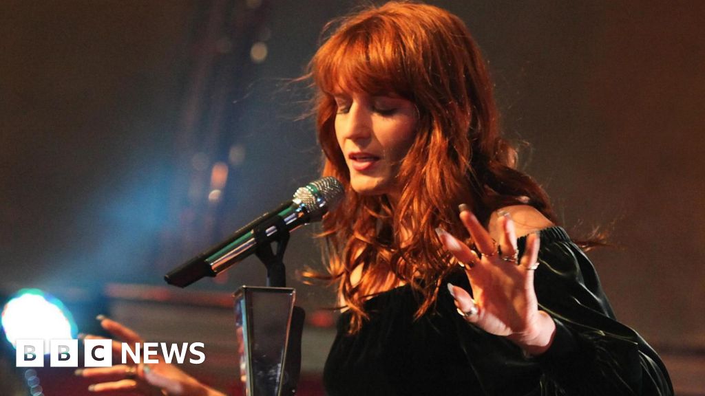 Featured image for Florence Welch Nearly Died from Ectopic Pregnancy and Underwent Emergency Surgery