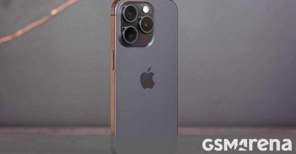 Featured image for "Apple Dethrones Samsung as Global Smartphone Leader in 2023"