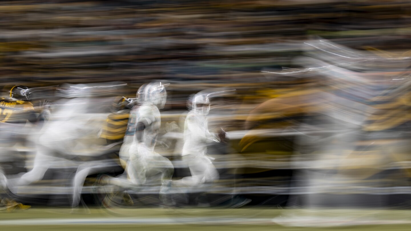 Featured image for Dolphins bench Tua Tagovailoa, rookie Quinn Ewers to start vs. Bengals