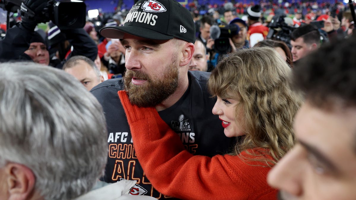 "The Taylor Swift Controversy: Right-Wing Backlash and Fan Reactions"