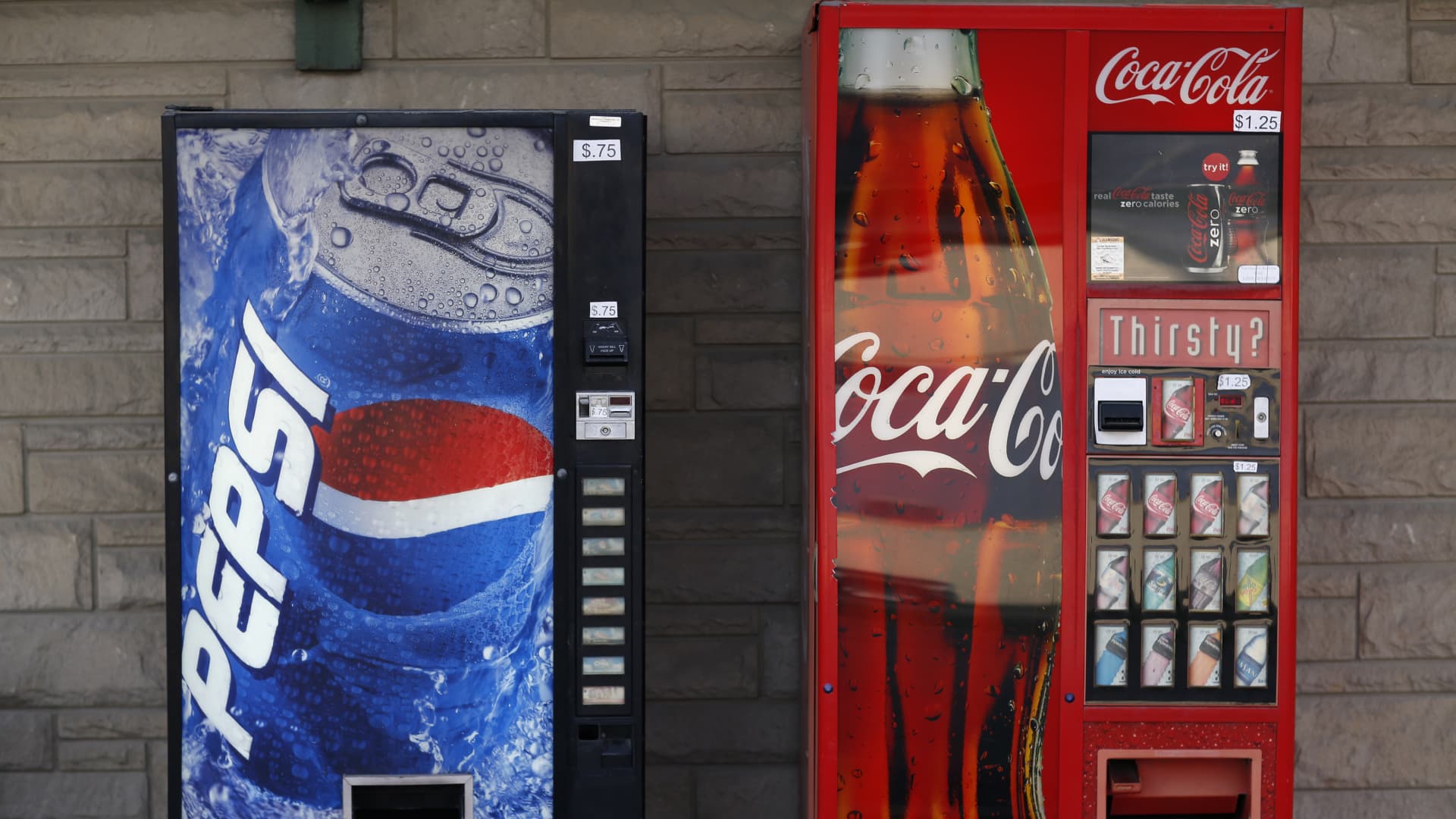 "Coca-Cola's Stock Struggles Amid Weight Loss Drug Concerns and Strong Earnings"