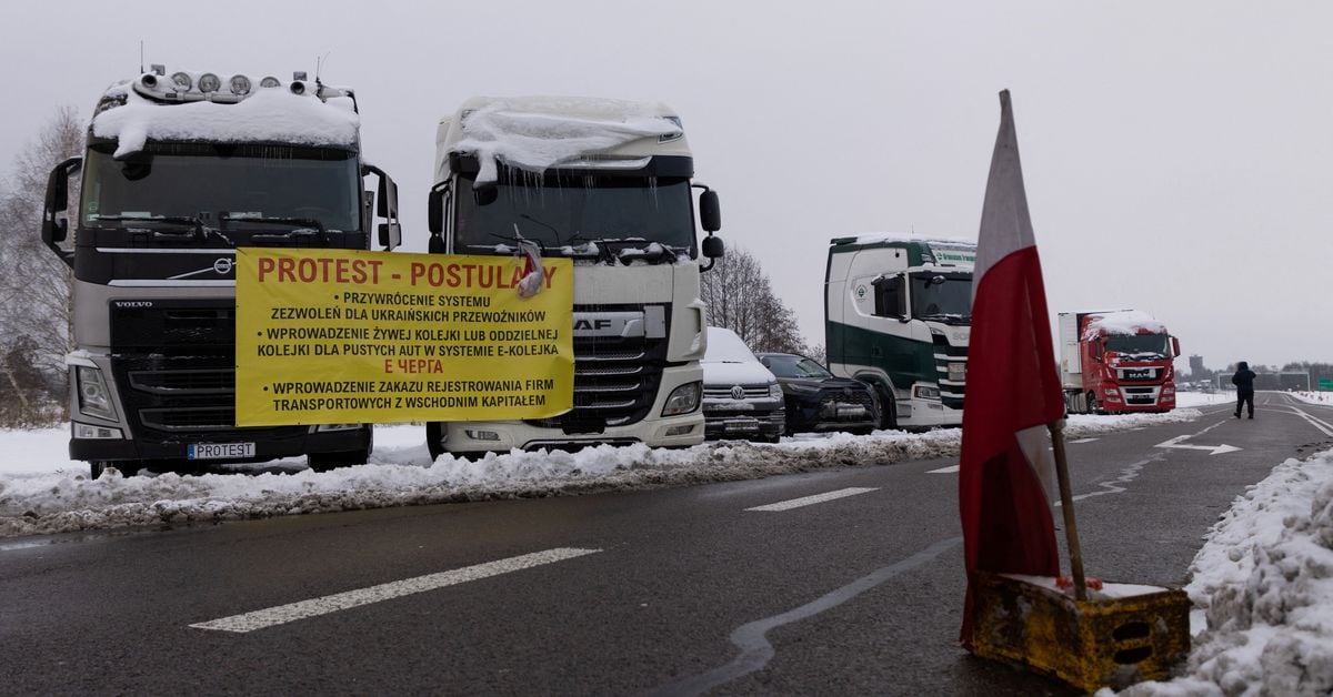 Border Blockade Between Poland and Ukraine Intensifies, Threatening Trade and Transportation