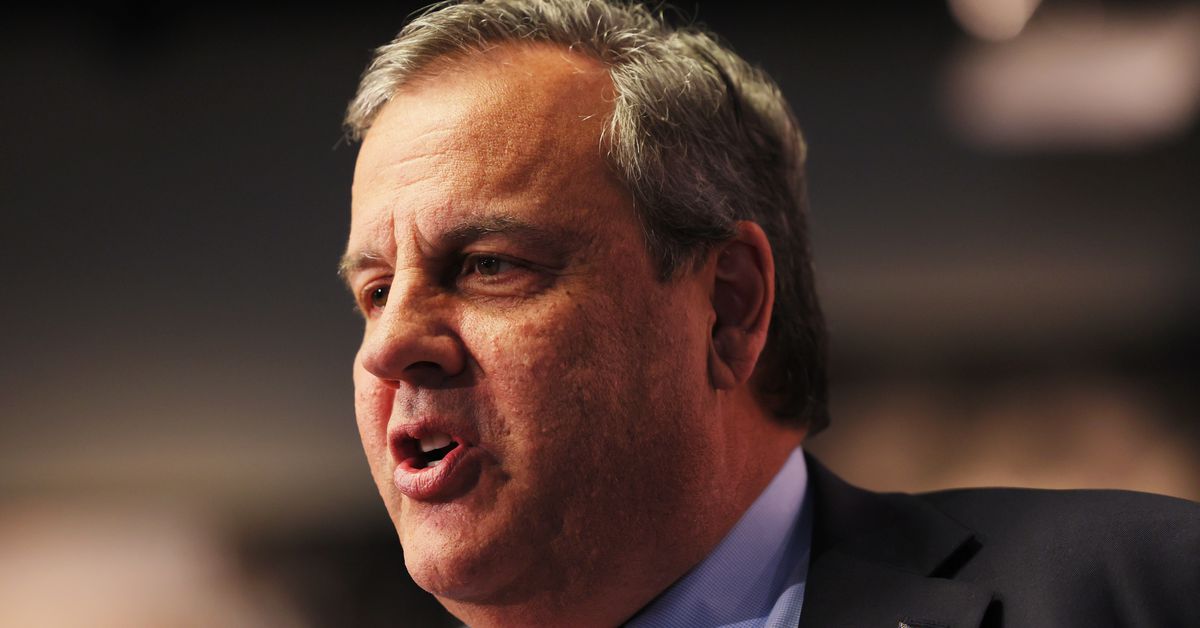 "2024 Presidential Race: Crowded GOP Field Competes Against Trump's Lead"