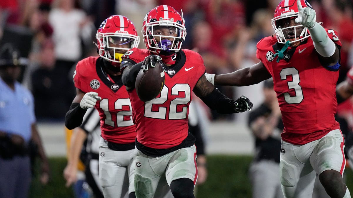 "College Football Week 10: Georgia and Oklahoma State Dominate, Playoff Picks Revealed"