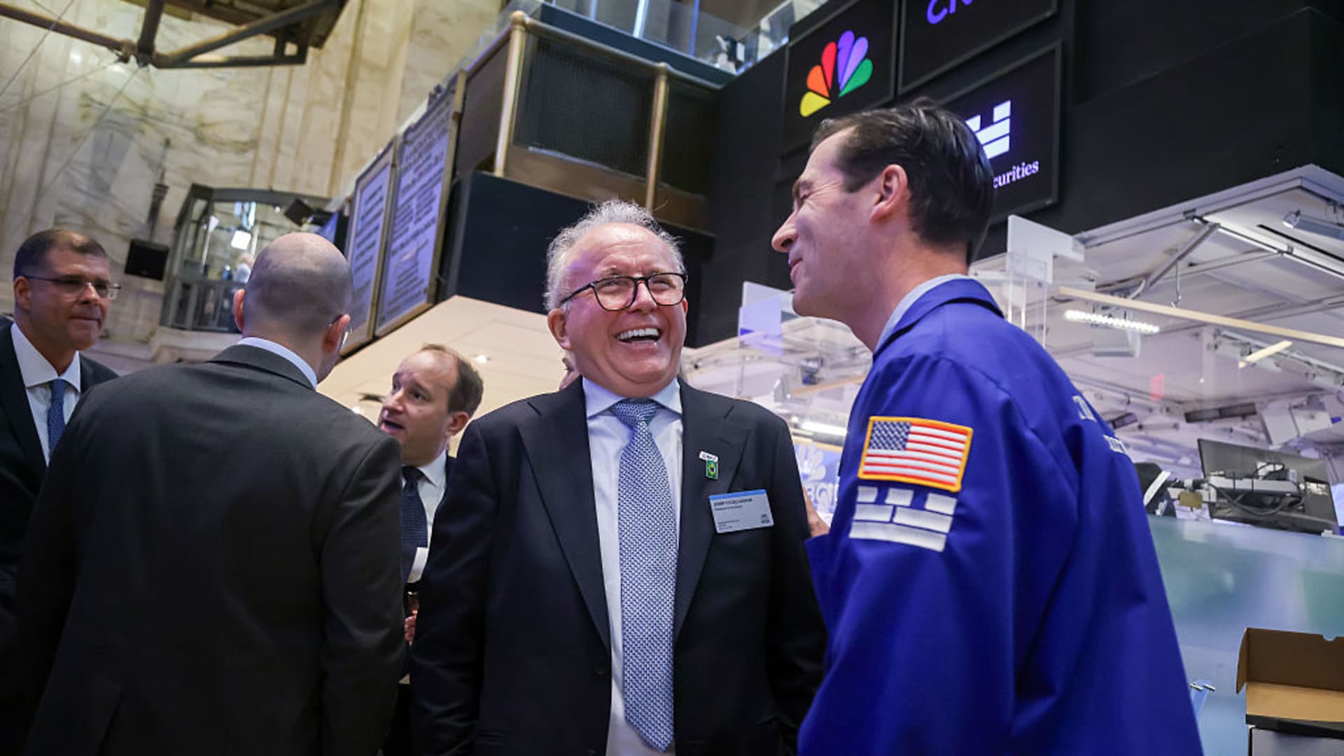 Stock Market Reaches New Highs Amidst Political and Trade Tensions