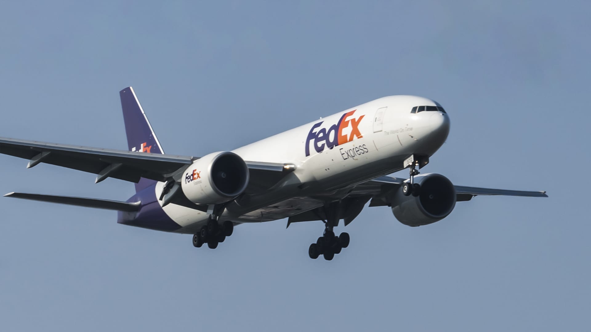 Featured image for FedEx's Earnings Disappoint, Stock Plummets