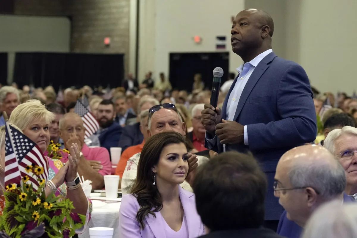 "Republican Candidates Seek Path to Defeat Trump in Crucial South Carolina Primary"