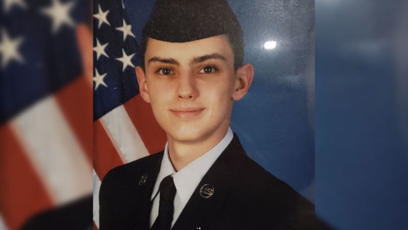 Air Force leadership warned about Pentagon leaker but let him continue working, raising concerns.