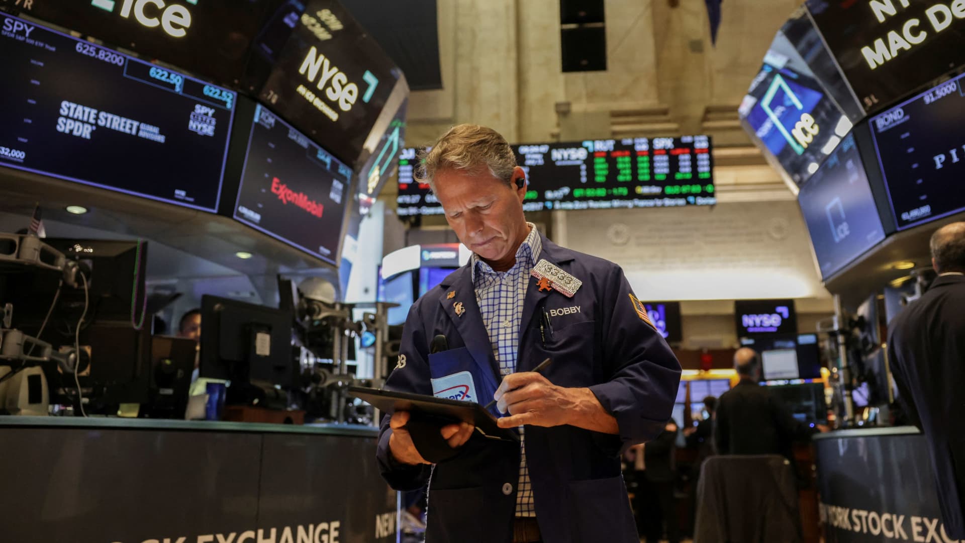 US Stocks Hit New Highs Amid Mixed Trading, Historic S&P Move Sparks Optimism
