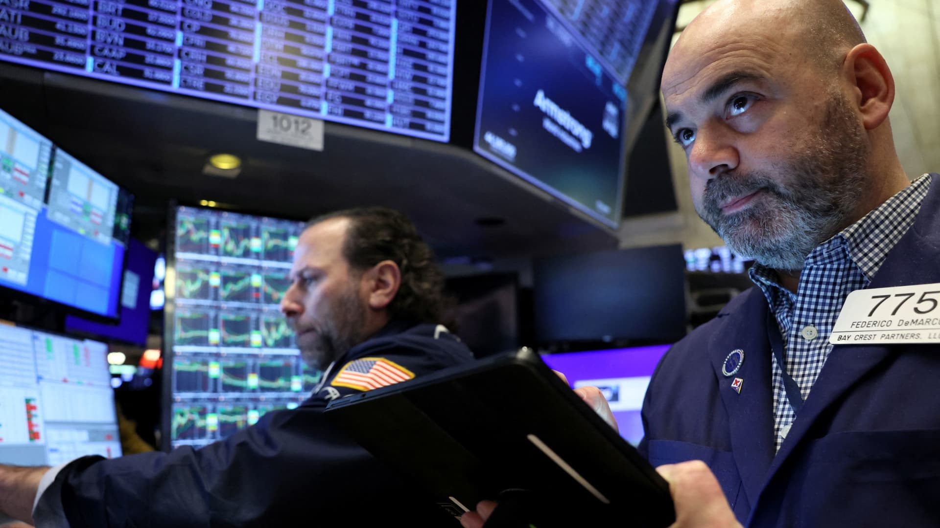 "AI-Driven Data Center Stocks: Analyst Insights and Market Trends"