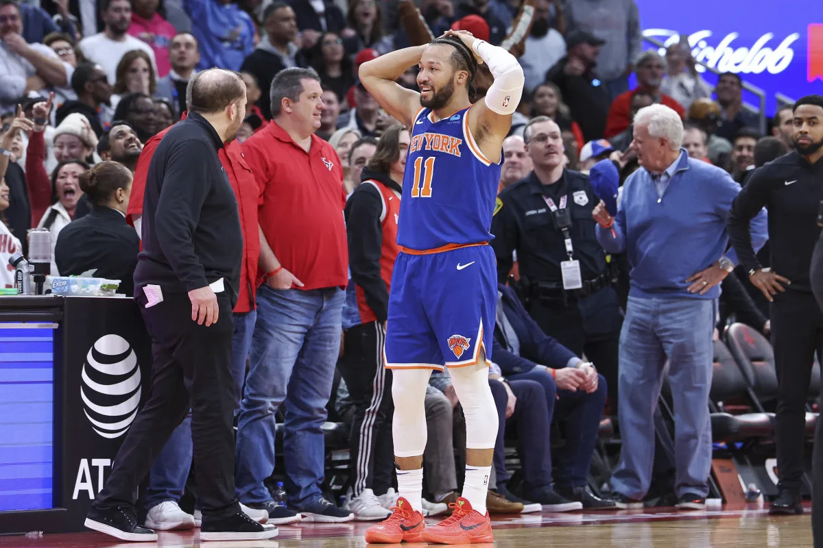 "Controversial Foul Call Propels Rockets to Victory Over Knicks"
