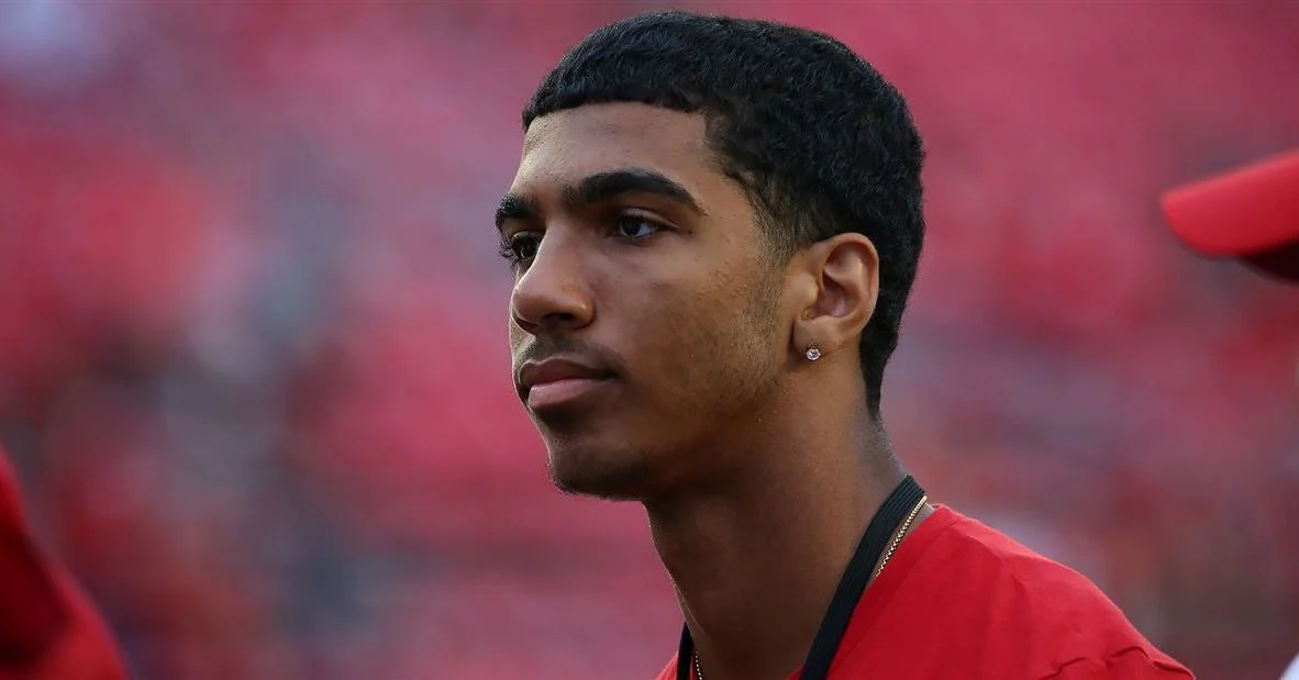 Daniel Freitag chooses Wisconsin for college basketball.