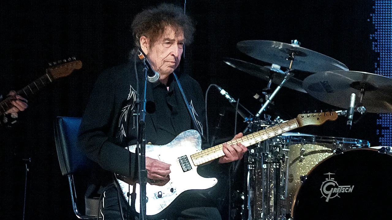 Featured image for Bob Dylan Announces New Art Book 'Point Blank' and Audio Memoir