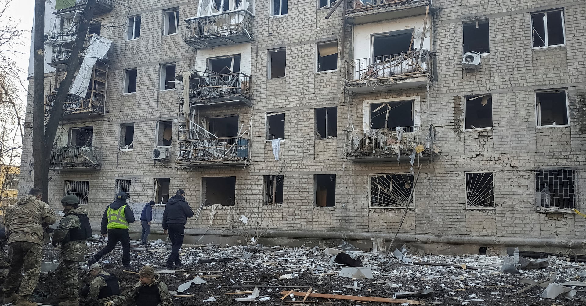 "Russian Guided Bomb Strikes Kill Three in Ukraine's Kharkiv"