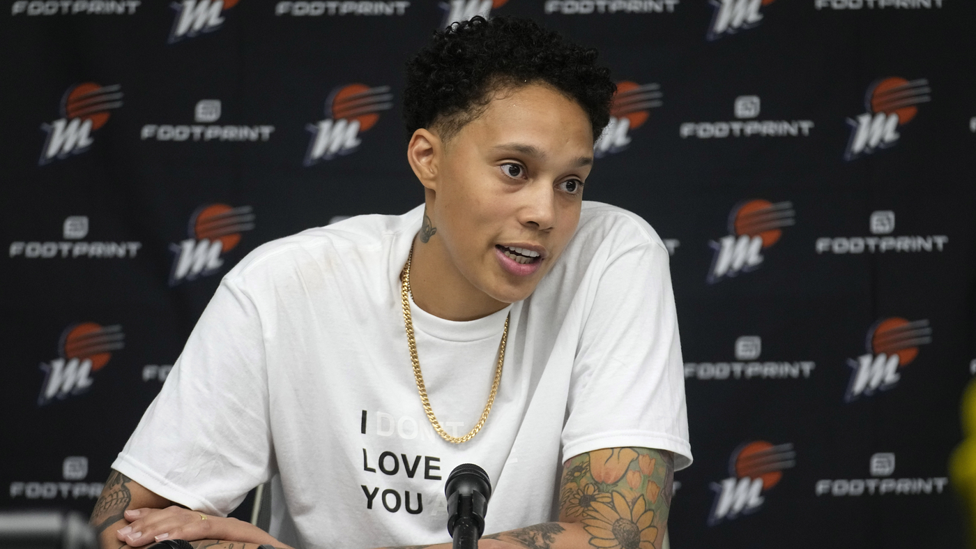 Featured image for WNBA player Brittney Griner harassed by right-wing media 'provocateur' at airport