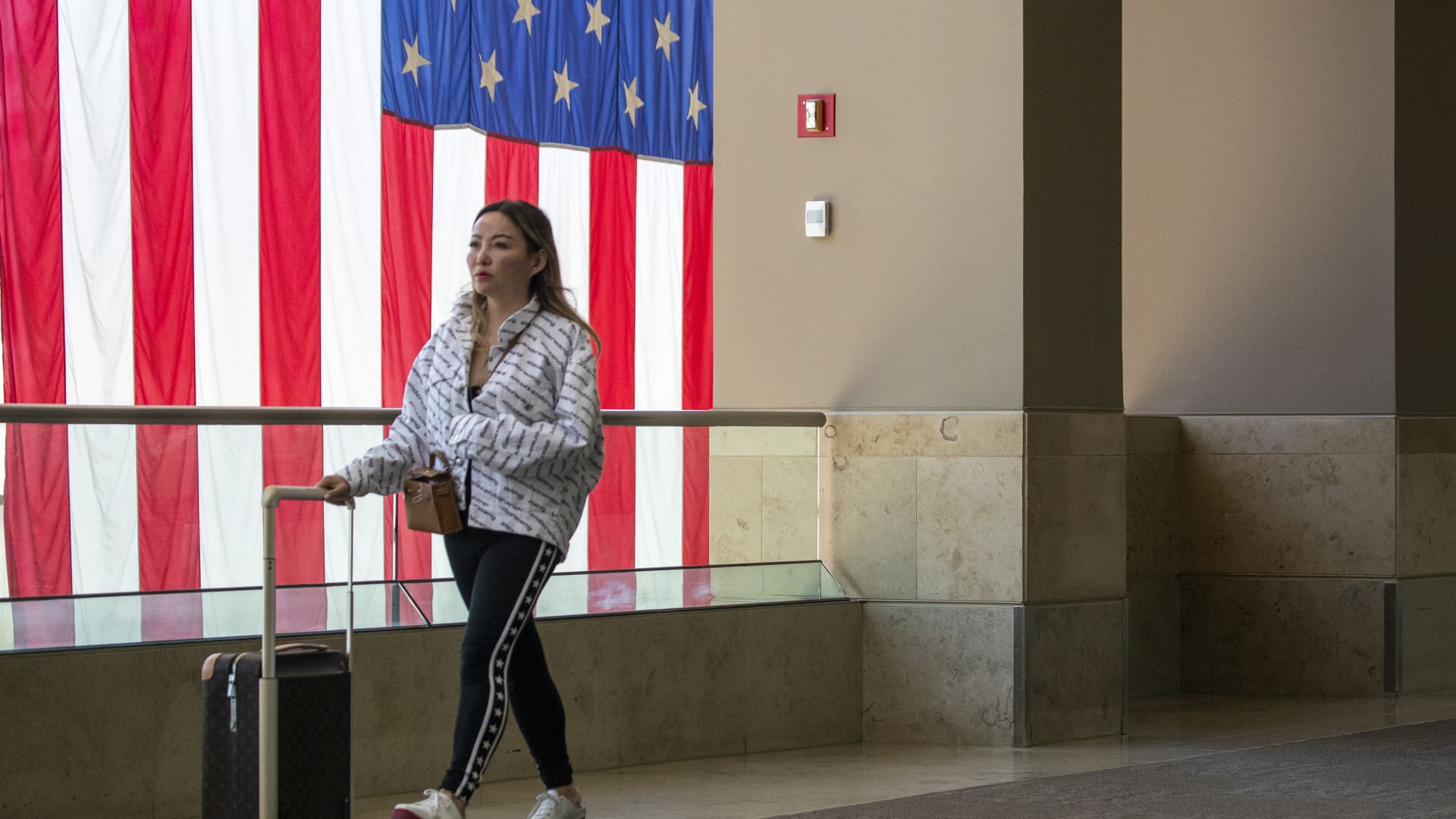 Featured image for U.S. International Tourism Faces Mixed Recovery and Decline Challenges