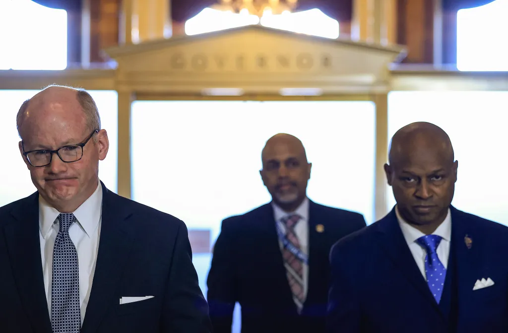 Featured image for Illinois lawmakers pass $55B budget with new taxes but delay transit funding