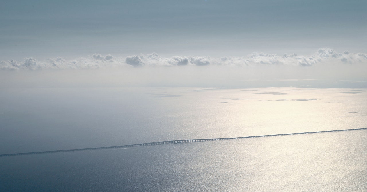 Featured image for "Debunking Flat-Earth Beliefs: Convincing Your Friends the Earth Is Round"