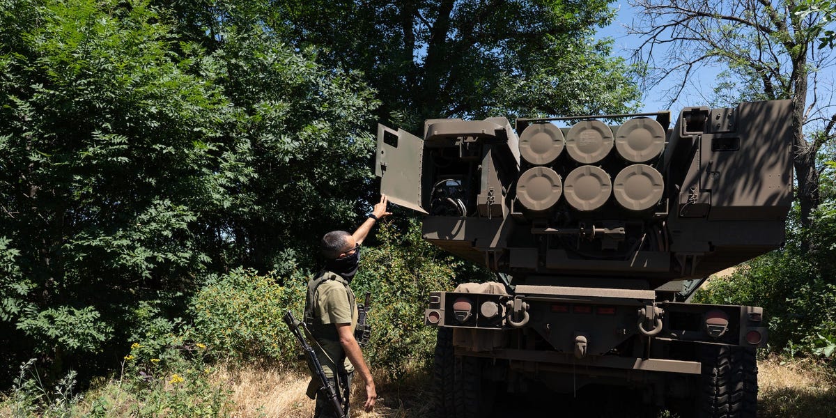 Featured image for "Pentagon's $3 Billion Accounting Error Boosts US Arms Aid to Ukraine"