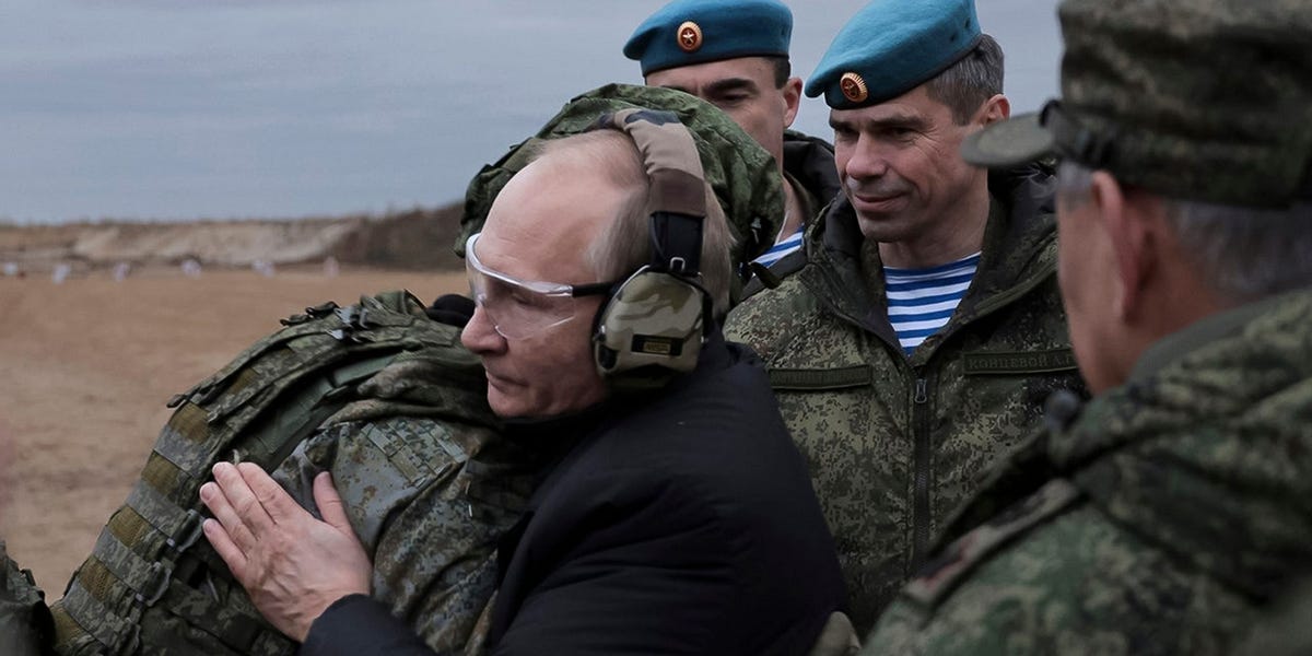 Featured image for Russia's Struggle to Recruit 400k 'Volunteers' for Military Expansion