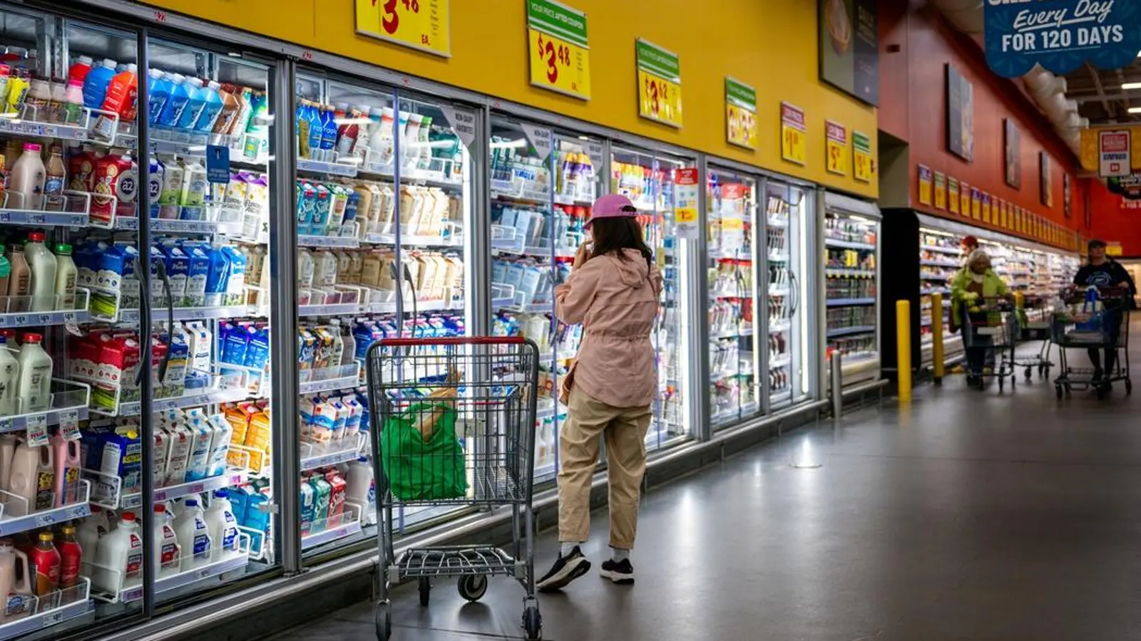 Featured image for Americans' Spending Persists Despite Rising Prices and Low Sentiment