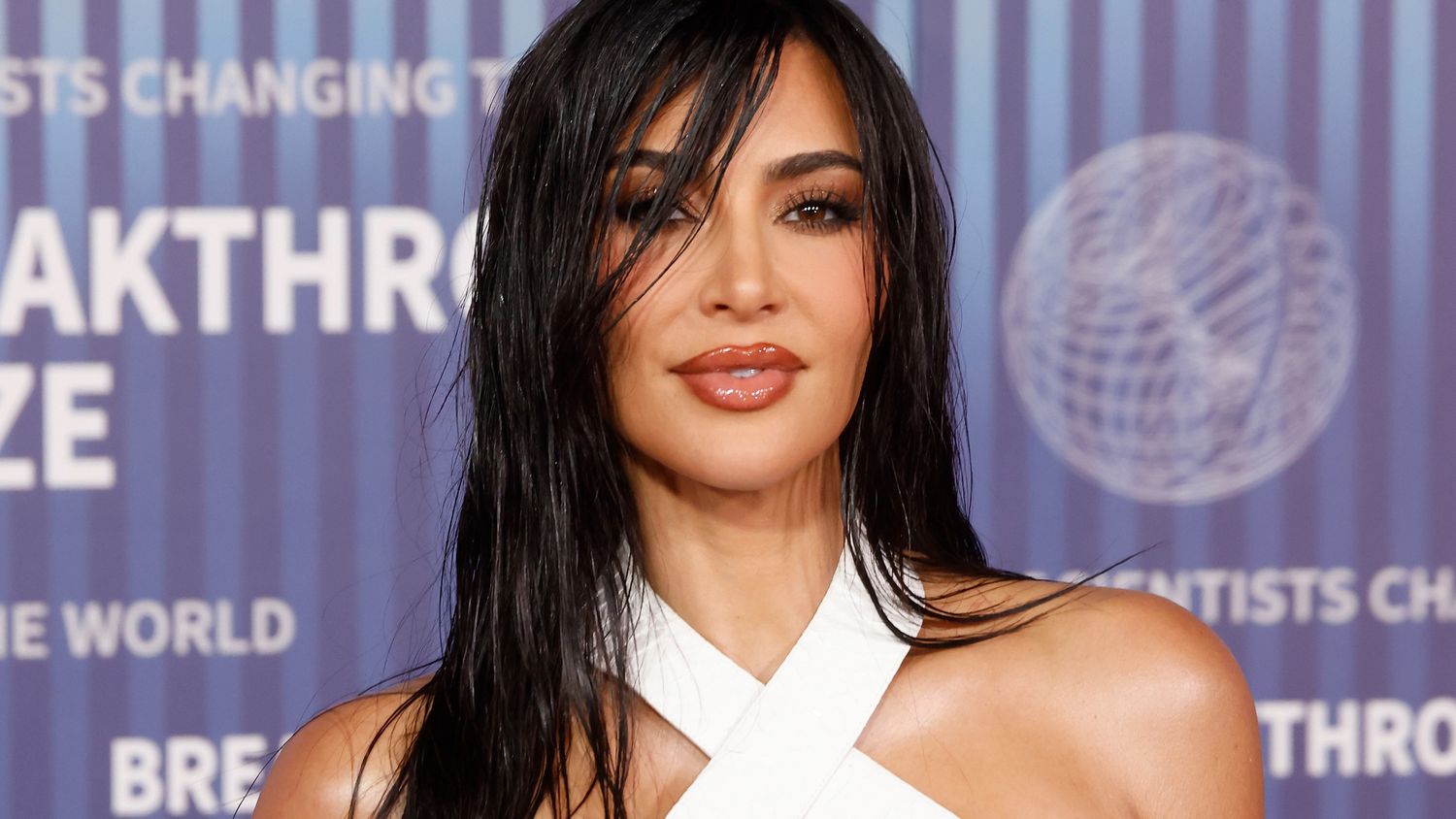 "Red Carpet Glam: Kim Kardashian, Bill Gates, and More at the Breakthrough Prize Ceremony 2024"