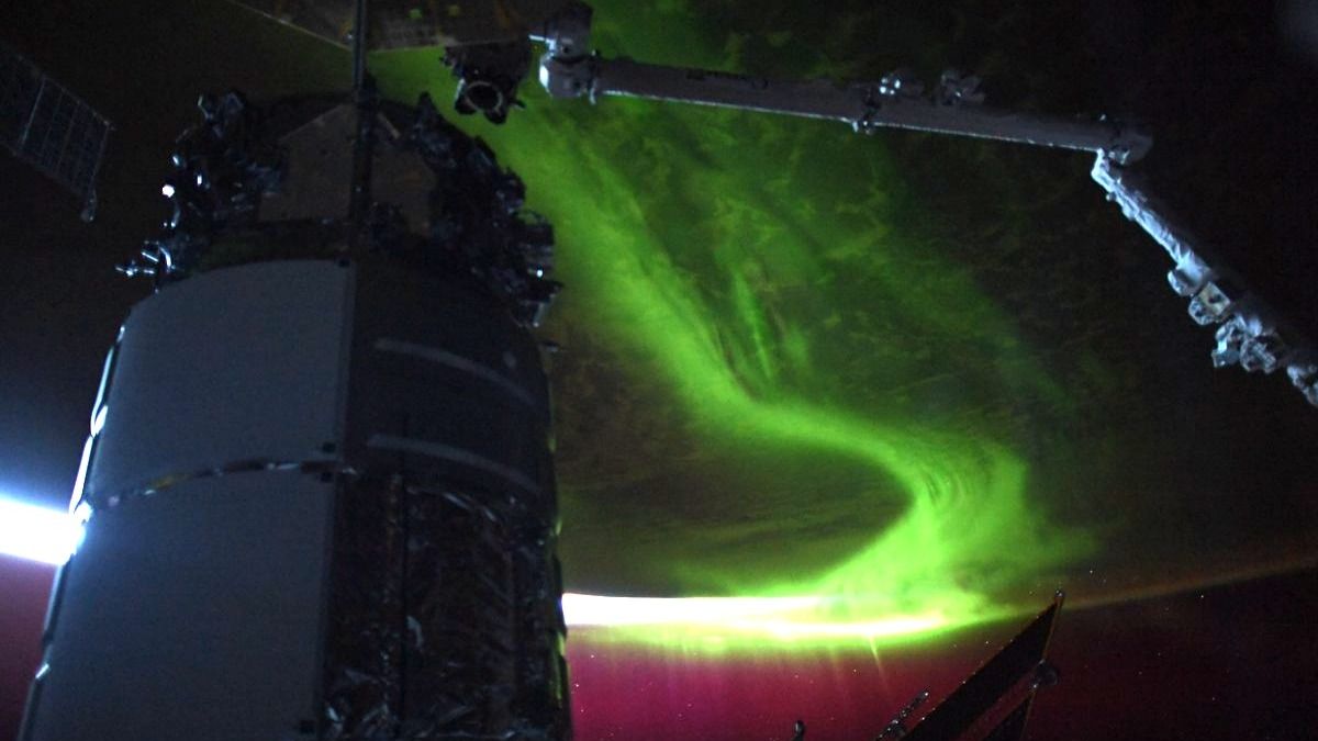 "Spectacular Auroras Captured by ISS Astronauts in Stunning Space Photos"