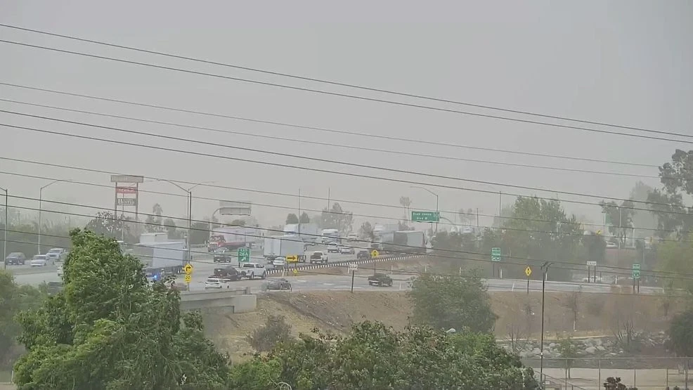 Featured image for Dust Storm Hits Bakersfield