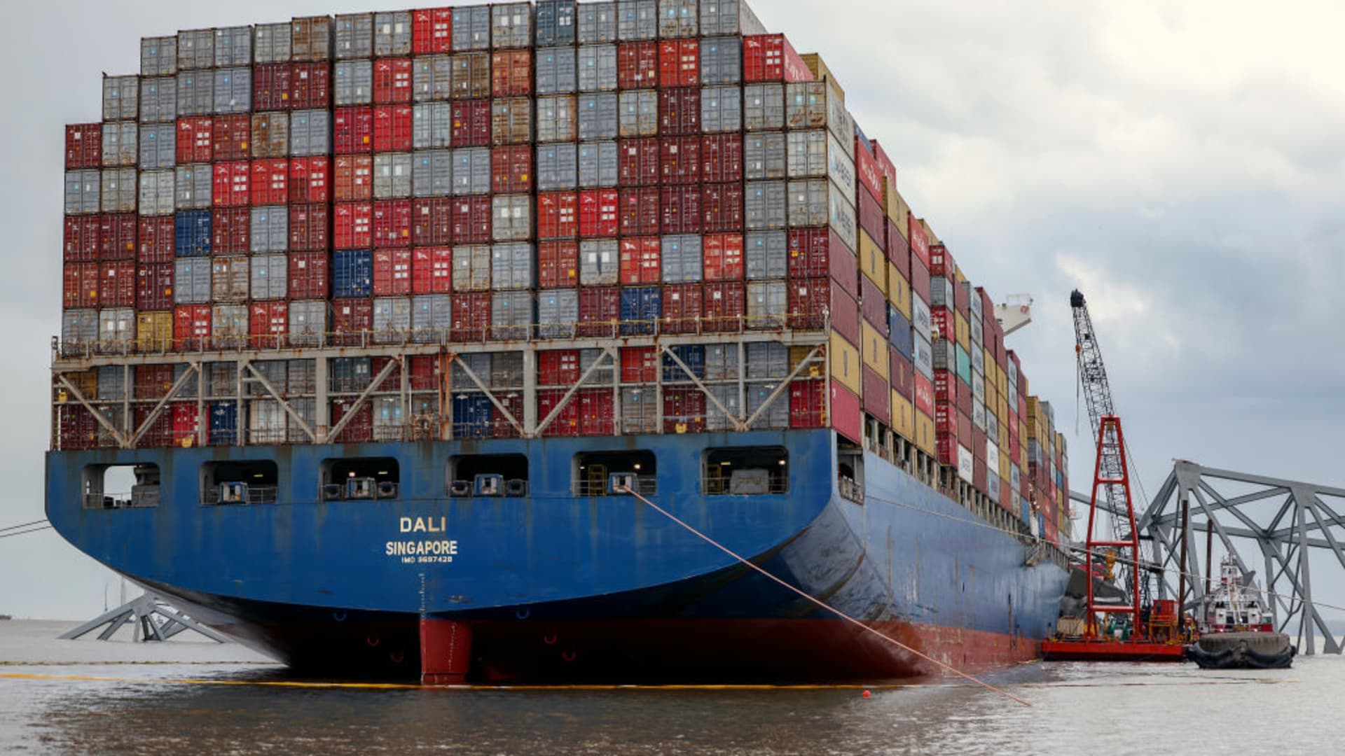 Featured image for "Salvage Crews Remove Containers from Ship Collapsed at Key Bridge"