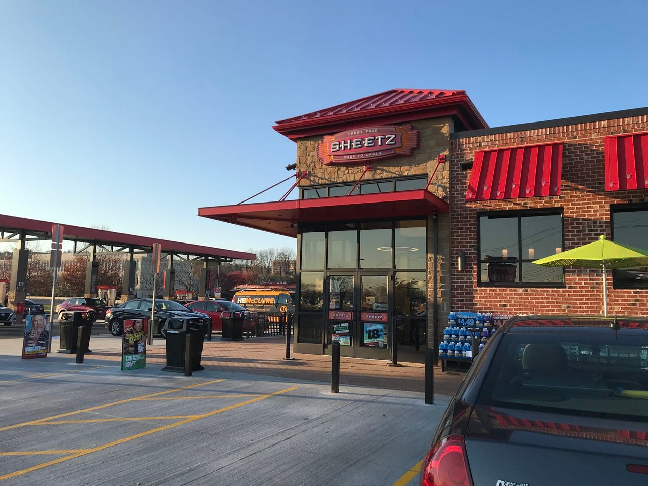 Sheetz sells gas for $1.85, defying rising costs.