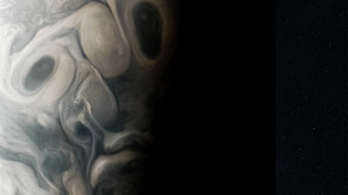 "NASA's Juno Probe Captures Eerie Halloween Image of Jupiter's 'Face'"