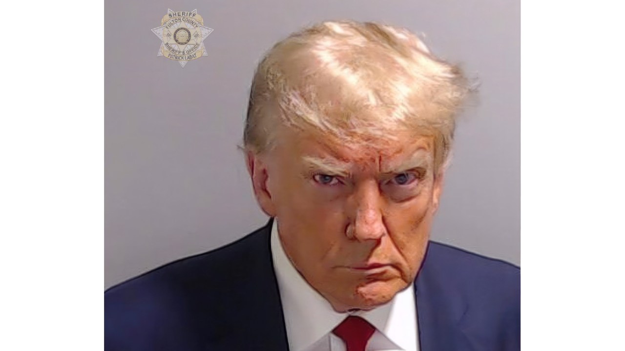 "Trump's Mugshot Merchandise Fuels GOP Fundraising Frenzy"