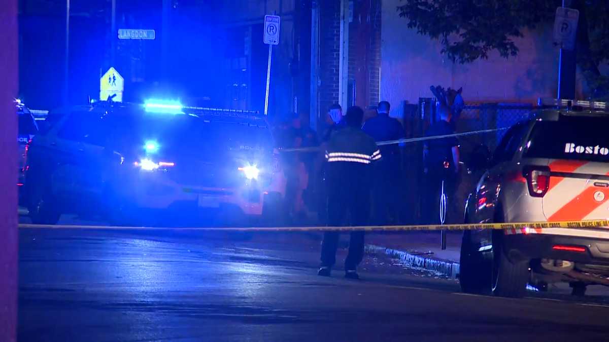 Boston Police Officer Shot, Suspect in Custody After Robbery in Progress.