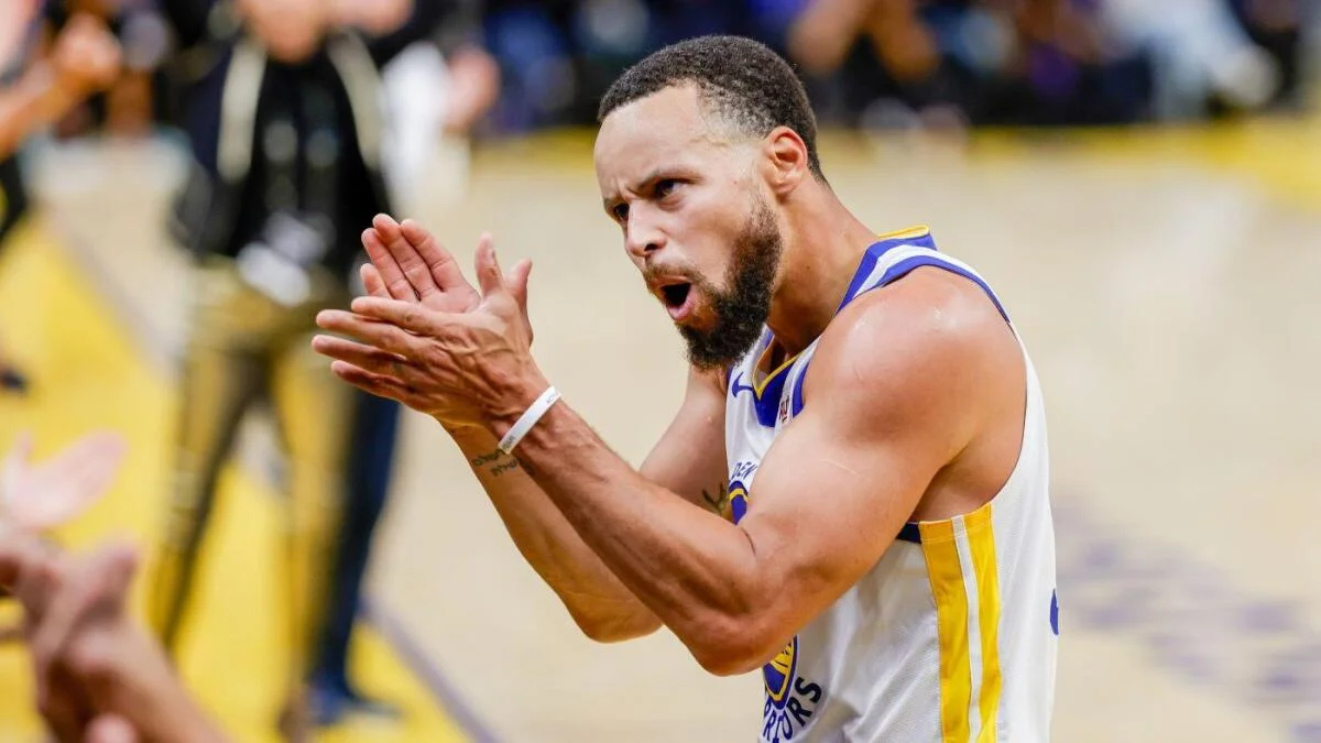 Featured image for Stephen Curry Leads Warriors to Thrilling OT Win Despite Gordon’s 50 Points
