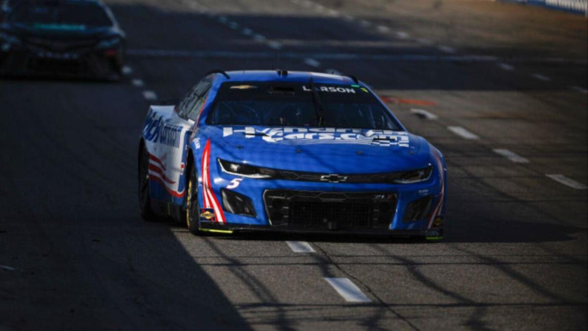 Featured image for Kyle Larson dominates at Martinsville for second win of 2023.