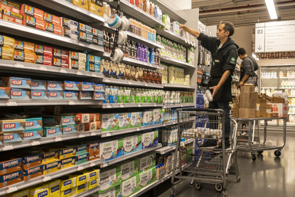 "US Consumer Sentiment Improves Amid Accelerating Economic Growth and Easing Inflation"