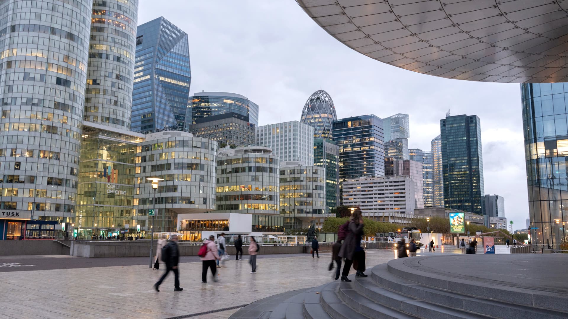 Featured image for European Markets Await Holiday Break with Mixed Signals