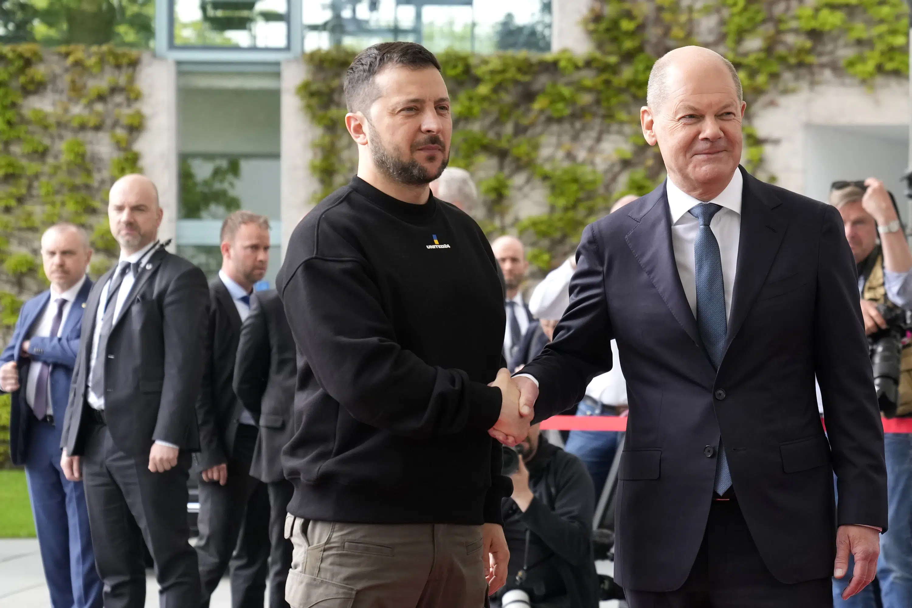 Zelenskyy discusses arms deliveries with German leaders amidst $3 billion military package announcement.