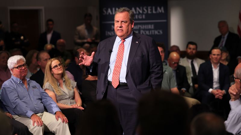 Christie Slams Trump's Team as Inexperienced Corleones Amid Indictments