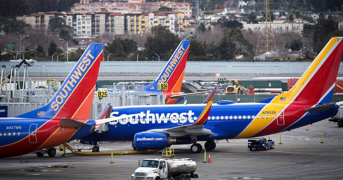 Featured image for Near Miss at SFO: Two Planes Abort Landings Due to Southwest Jet on Runway
