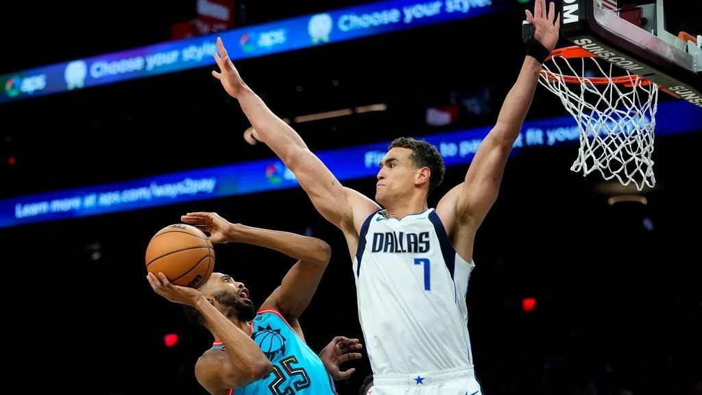 Dwight Powell re-signs with Mavericks on 3-year deal